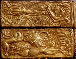 Mykensk konst: "" lejonjakt på rådjur i en skog""" detalj av en träkassett täckt med guldblad från grav V, Mykenes. 1500-talet f.Kr. Aten, Arkeologiska museet av Mycenaean