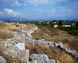 Ruinerna av fästningen av citadellet: platsen för den antika staden Tirynthe, omkring 1200 f.Kr. Grekland av Mycenaean