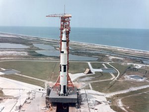 Apollo 15 på uppskjutningsrampen vid Kennedy Space Center, Florida, USA, 1971.