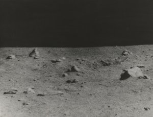 [Lunar Surface fotograferad av Surveyor V], 1967. av NASA Images