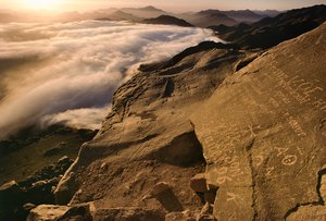 Toppen av Sinaiberget aka Jabal Musa vid soluppgången av Nathan Benn