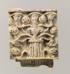 Möbelplakett snidad i relief med stiliserat träd, c.700–700-talet f.Kr. (elfenben) av Neo Assyrian