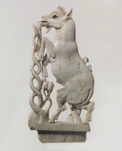 Genombruten möbelplakett med en uppfödande get, ca 900-800-talet f.Kr. av Neo Assyrian