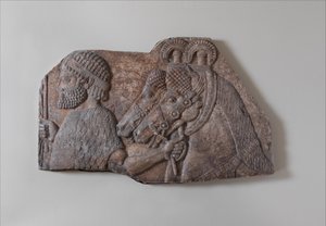Utländsk brudgum i en biflodsprocession, c.721-05 f.Kr. (gipsalabast)