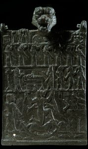 Mesopotamien: besvärjelseplakett i brons mot den demoniska gudomen Lamashtu. Representation av en exorcismscen. Neo-assyriska perioden (v 1000-612 f.Kr.). 750 f.Kr. Paris, Louvren
