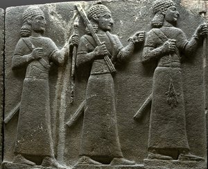 Relief föreställande hettitiska domstolstjänstemän, från Turkiet sten av Neo Hittite