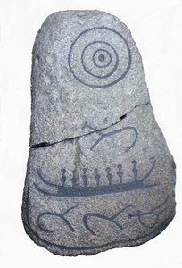 Ett skepp bygger på en runsten, en fresk från den neolitiska perioden. Köpenhamns nationalmuseum. Danmark.