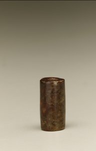 Cylindrisk pärla, Lake Tai-regionen, Liangzhu-kultur, 3300-2250 f.Kr. (jade)