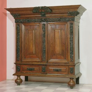 Kas, ca 1675-1700 (valnöt och ek) av Netherlandish School