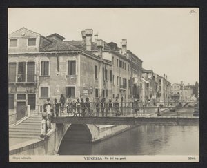 Utsikt över Rio dei Tre Ponti i Venedig Venedig - Rio dei tre ponti (titel på objekt)