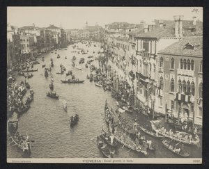 Gondoler på Canal Grande i Venedig Venedig. Canal Grande i Festa (titel på objekt) av Neue Photographische Gesellschaft