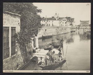 Kanal i Venedig Venedig - Giudecca - Pontelungo-kanalen (titel på objektet) av Neue Photographische Gesellschaft