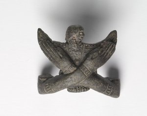 Bronsfäste från en "Shawabty Bundle": Korsade armar, sent 18:e till tidig 19:e dynastin, ca 1336-1256 f.Kr. av New Kingdom Egyptian