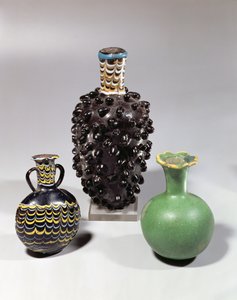 Egyptiska vaser: druvklasar, granatäpple och vågmotiv (glas) av New Kingdom Egyptian