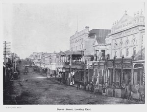 New Plymouth, Nya Zeeland: Devon Street, Looking East (s/v foto) av New Zealand Photographer