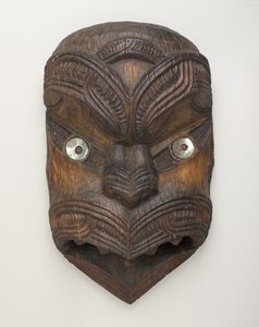 Gable Mask (Koruru) från Gisborne, North Island, ca 1860 (trä och paua-skal) av New Zealand School