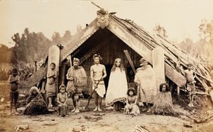 Maori-familjen, Nya Zeeland, ca 1880-talet (albumintryck)
