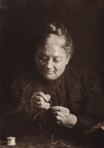 "Att trä nålen" (svartvitt foto)