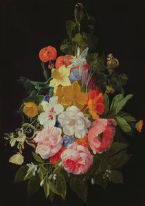 En bylt av rosor och andra blommor som hänger från en spik