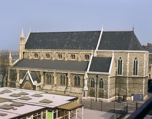 Vy av exteriören, byggd 1714-24 av Nicholas Hawksmoor