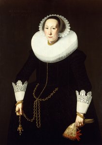 Porträtt av en dam, stående tre fjärdedels längd, iklädd en utarbetad svart kostym, en vit ruff och spetsmanschetter, med en guldkedja och ett par handskar, 1633