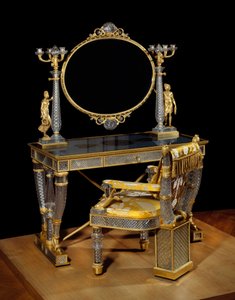 Bord och toalettstol av hertiginnan av Berry (Marie Caroline Ferdinande Louise de Bourbon, prinsessan av de två sicilierna (Deux Sicilies) (1798-1870). Kristall, gyllene brons och eglomisglas. Möbler realiserade av Nicolas Henri Jacob (1782-1871) ) av Nicolas Henri Jacob
