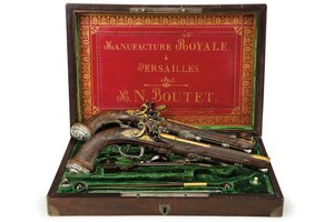 Ett par silvermonterade riflade flintlåspistoler, Versailles