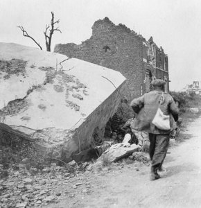 Blockhus förstört av en gruva, Lomme, nära Armentières, Frankrike, första världskriget, c1914-c1918