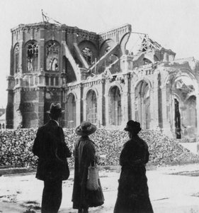 Skador på kyrkan Notre Dame, Armentières, Frankrike, första världskriget, c1914-c1918
