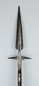 Lugged Spear, mitten av 1400-talet - början av 1500-talet (stål med kopparinlägg och moderna restaureringar)