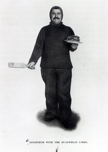 Lindström med bovetekakorna, från Sydpolen av Roald E. Amundsen, ca 1910-12 av Norwegian Photographer