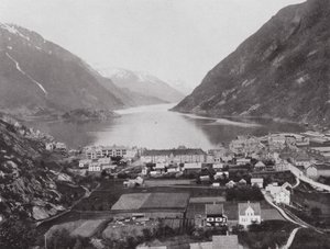Odda (svartvitt foto) av Norwegian Photographer