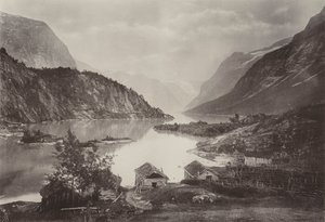 Utsikt över Loensjön, Nordfjord (s/v foto) av Norwegian Photographer