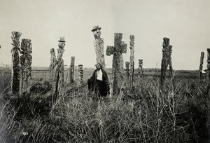 Bön på kyrkogården, Araucano, Chile (silvertryck av gelatin) av Oder W. Heffer