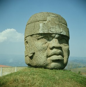 Kolossalt huvud 1 från San Lorenzo, Veracruz, Mexiko, förklassiskt (basalt)