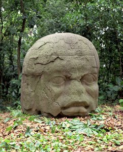 Colossal Head 26, Pre-Classic Period av Olmec