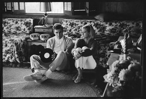 Burt Bacharach hemma med Angie Dickinson av Orlando Suero