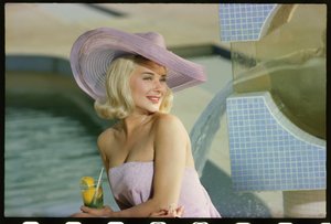 Hope Lange fotografering vid poolen av Orlando Suero