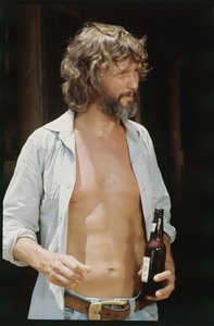 Kris Kristofferson med öl av Orlando Suero