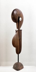 Grotesk (Träskulptur av Oskar Schlemmer