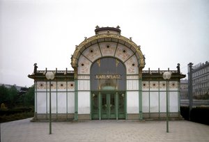 Art Nouveau: utsikt över paviljongen på Karlsplatz tunnelbanestation (nuvarande café) gjord av arkitekten Otto Wagner (1841-1918) (Wiensecession) 1894-1899 Wien, Österrike