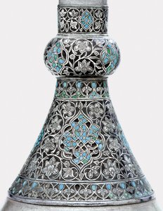 Detalj av en osmansk turkos infälld silvermonterad zinkflaska (turkos, zink, silver) av Ottoman School