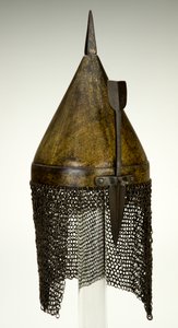 Hjälm, kanske 1500-tal, modifierad på 1800-talet (russat järn med förgyllning) av Ottoman School