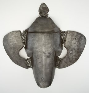 Shaffron, pansar med hästhuvud, tidigt 1500-tal (järn) av Ottoman School