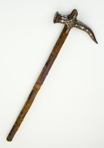 War Hammer, c.1680 (järn & trä med silvertråd & textilier) av Ottoman School
