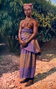 En kvinna från Accra, Ghana, 1922. av P. A. McCann
