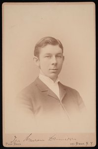 Porträtt av Ira Warren Dennison, mellan 1891 och 1893. av Pach Bros