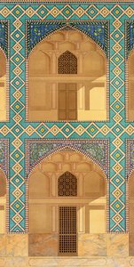 Detalj av innergårdsarkaderna i Medrese-i-Shah-Hussein, Isfahan, plåt 26-27 från Modern Monuments of Persia, graverad av A. Levie, 1856 litho