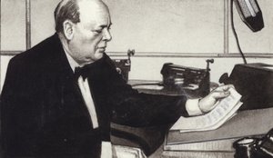 Winston Churchill gör en av sina berömda krigssändningar på radio (gouache på papper)