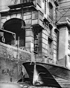 Resterna av en handelsgård vid Themsen, nära Cannon Street Station, 1926-1927